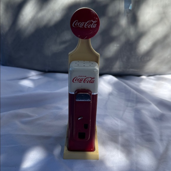 Vintage 90s Coca-Cola Red S&P Salt and Pepper Shakers - Picture 4 of 5